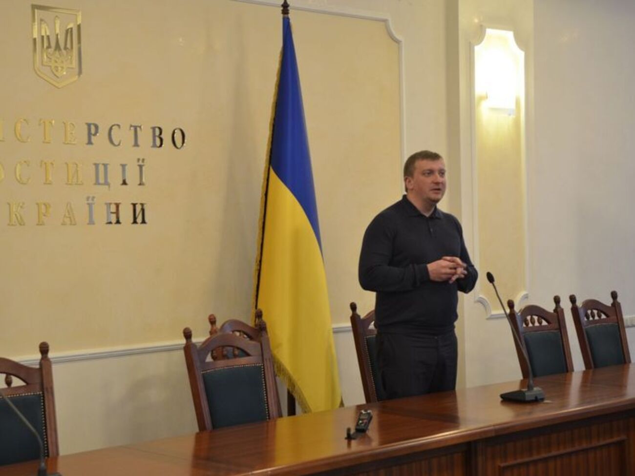 Петренко сообщил, что минюст РФ не присылал запрос на выдачу Александрова и Ерофеева