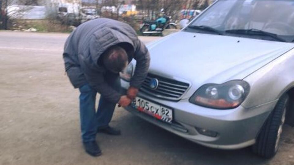 РФ вынудила жителей Крыма под угрозой штрафов заменить регистрационные номера на автомобили