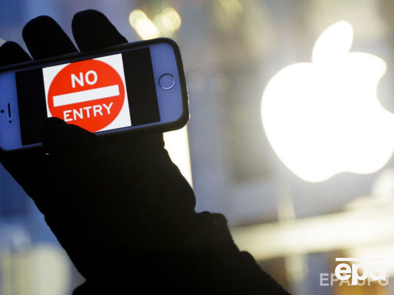 Директор ФБР рассказал, как взломали телефон террористов