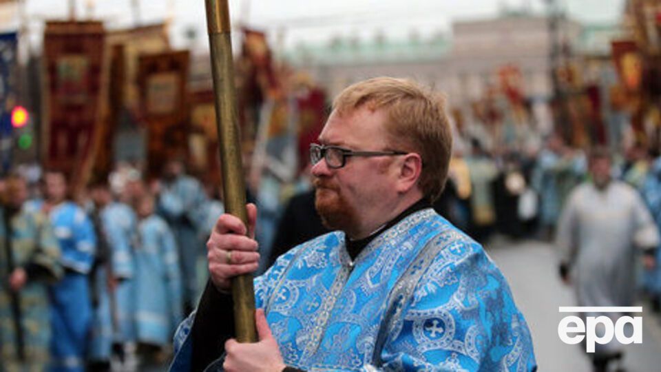 По словам Виталия Милонова, россиянам поступает множество "неприличных" предложений по туристическим поездкам, что недопустимо для Российской Федерации