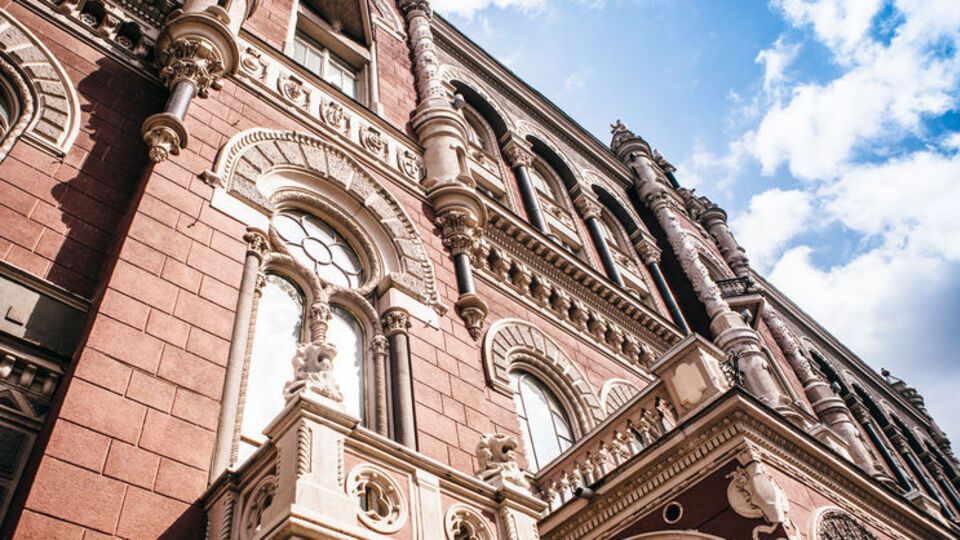 Нацбанк установил курс валют на 25 апреля