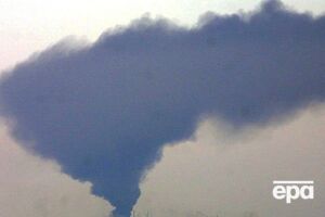 Российские спасатели приняли решение не тушить горящий в Каспийском море танкер