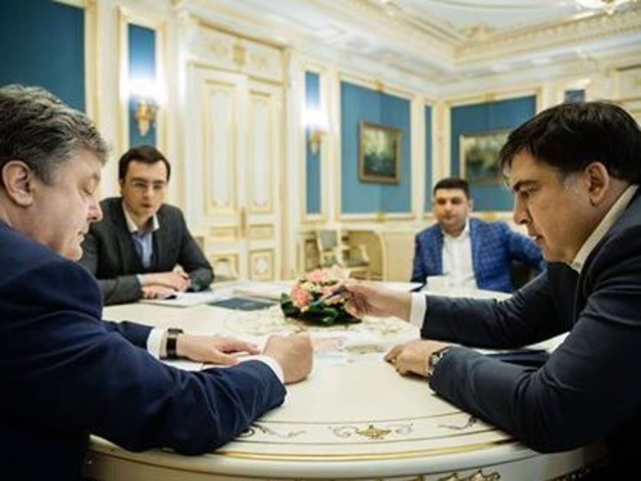 Петр Порошенко провел совещание с Владимиром Гройсманом, Михаилом Саакашвили и Владимиром Омеляном
