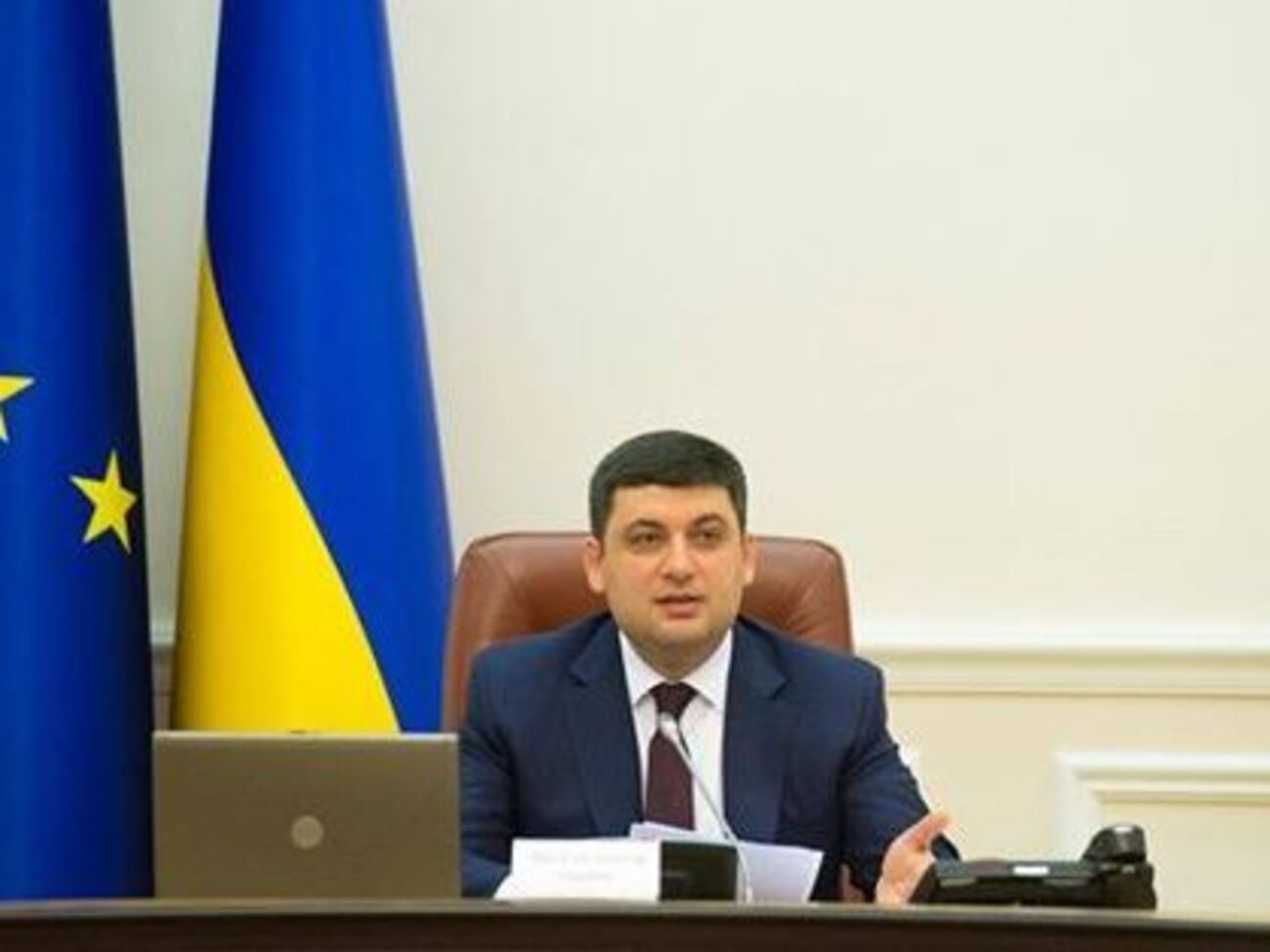 Гройсман сообщил о проблемах с поставкой горячей воды в Украине