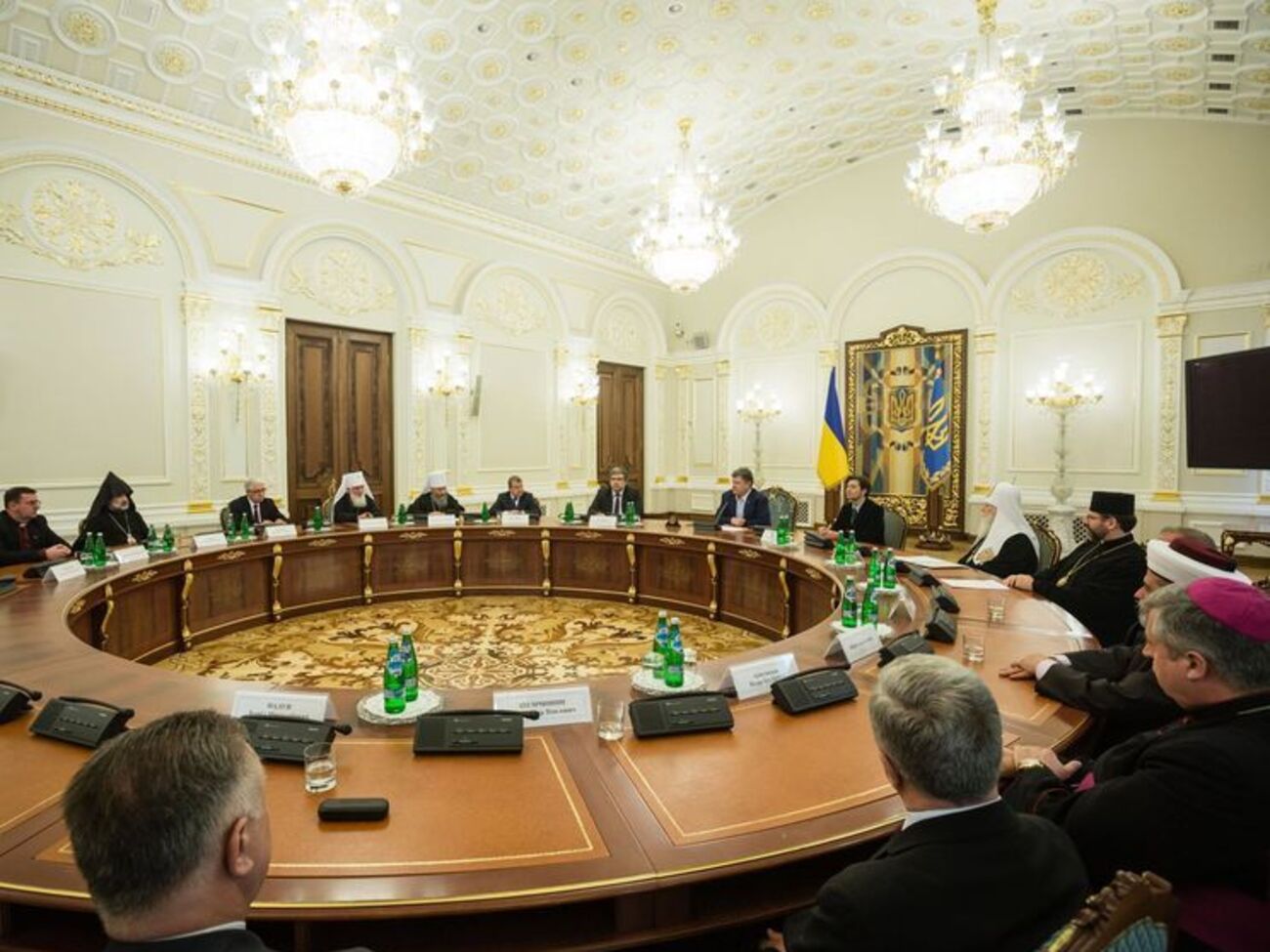 Порошенко пообещал помочь реализовать решения, которые предложат предстоятели украинских церквей