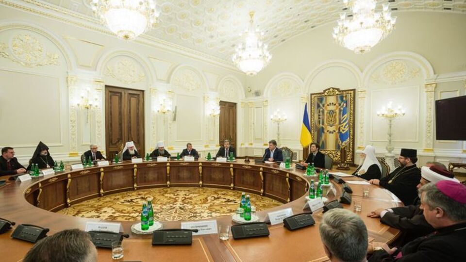 Порошенко пообещал помочь реализовать решения, которые предложат предстоятели украинских церквей
