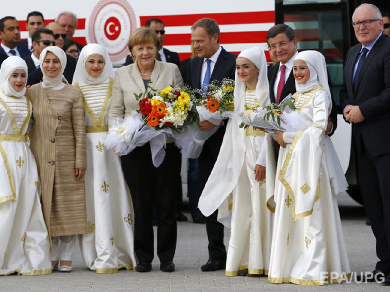 Меркель пообщалась с беженцами на турецко-сирийской границе. Фоторепортаж