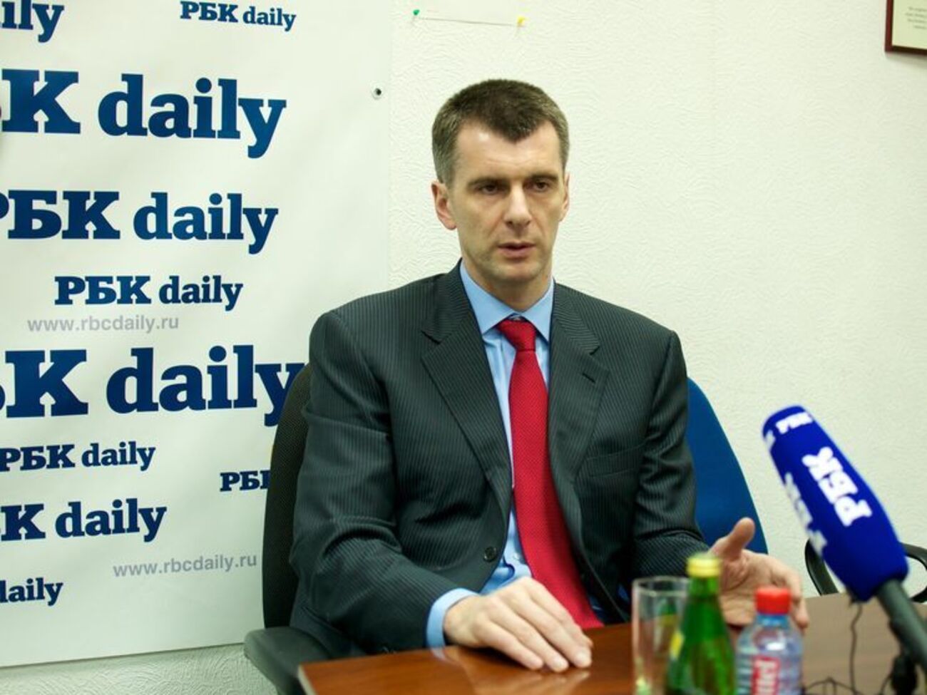 Источник сообщил, что Прохоров и его окружение "реально напуганы", потому что "разгневали первое лицо страны"