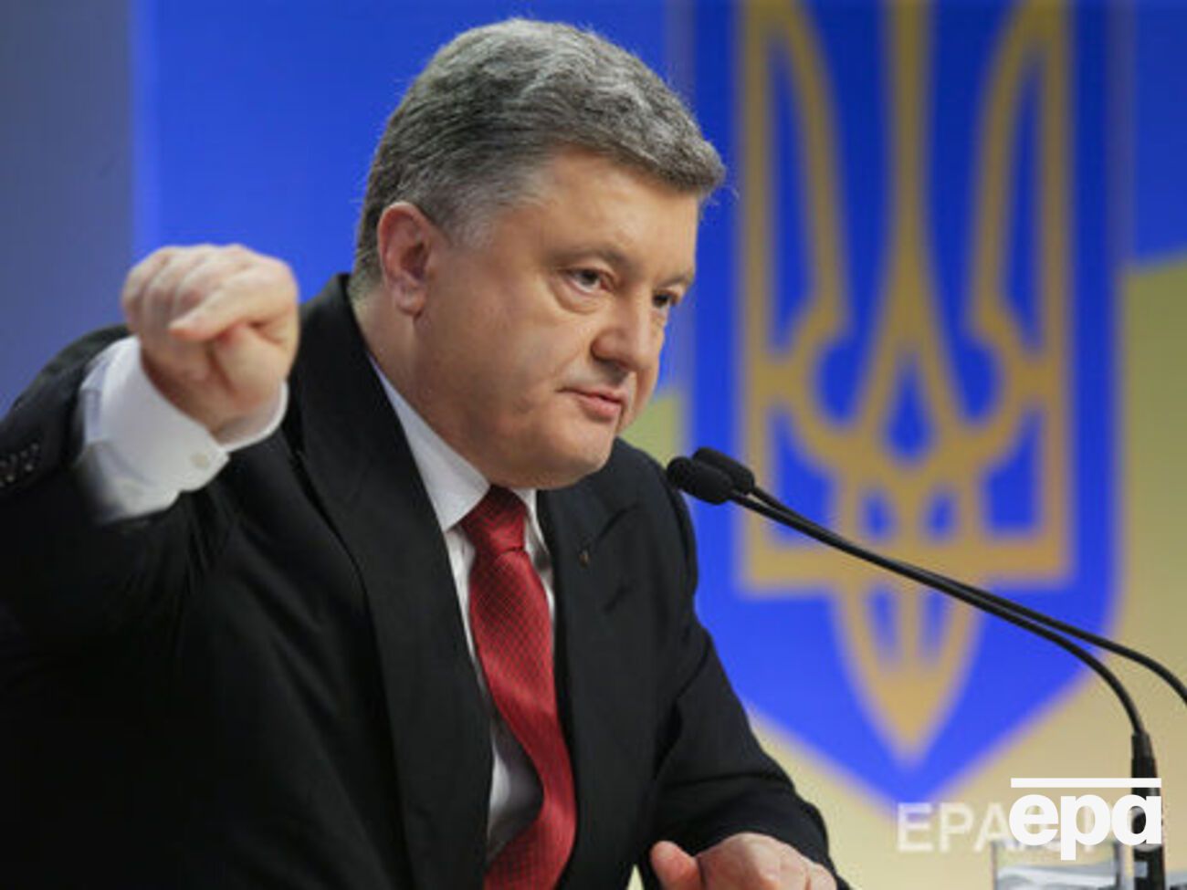 Порошенко пообщался с тремя украинскими телеканалами
