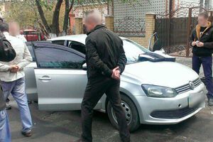 Замначальника отделения полиции попытался обвинить женщину в краже и требовал от нее взятку за непривлечение к уголовной ответственности