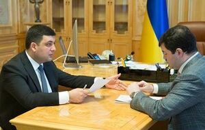 Гройсман потребовал разобраться с контрабандой леса
