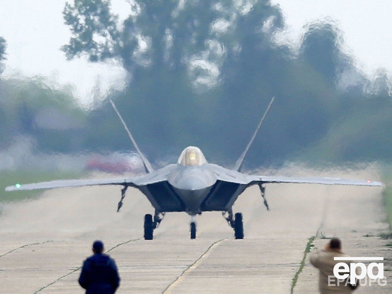 США направили истребители F-22 Raptor для учений в Румынию
