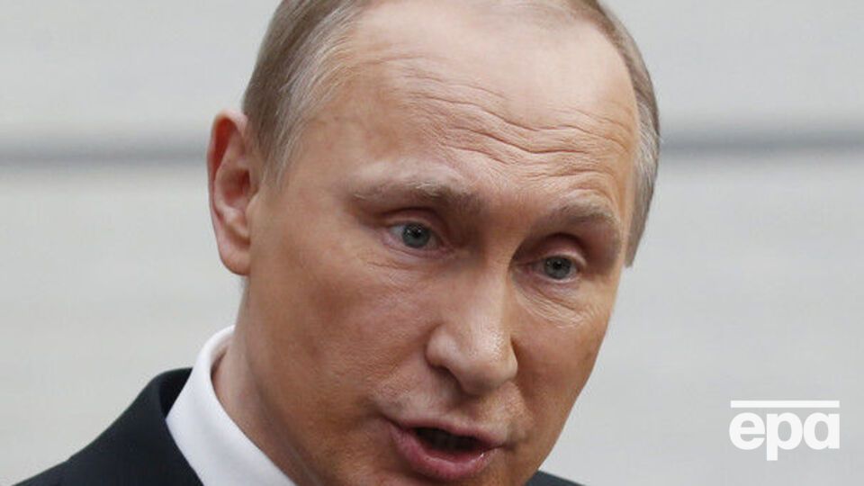 Путин заявил, что иностранные фонды "лезут" в образование