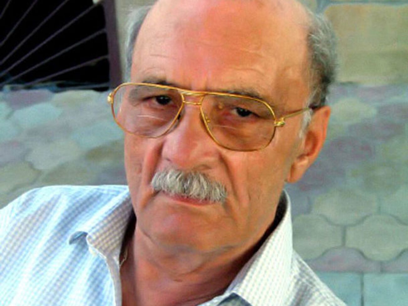 Данелия вынужден носить с собой кислородный аппарат весом 4 кг