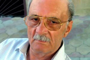 Данелия вынужден носить с собой кислородный аппарат весом 4 кг