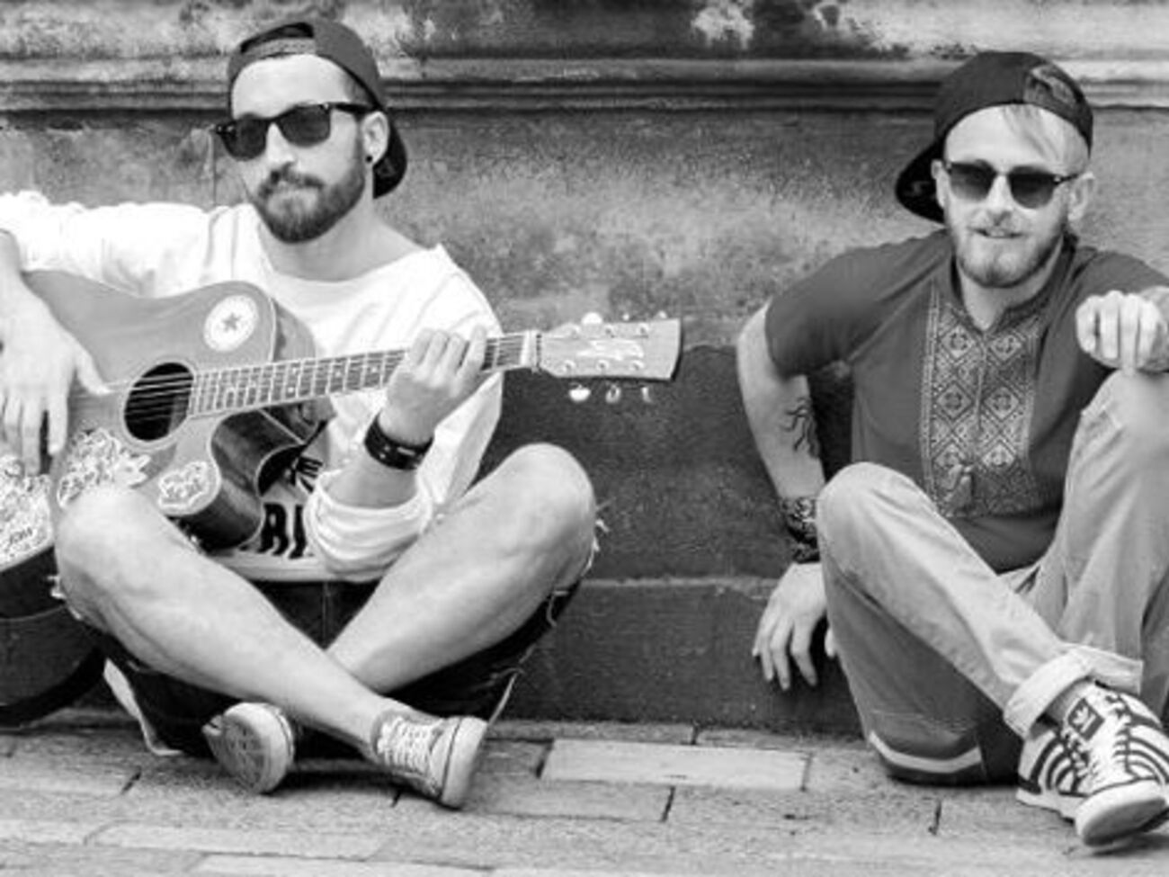 Red Sneakers представили свою версию песни "Обійми"