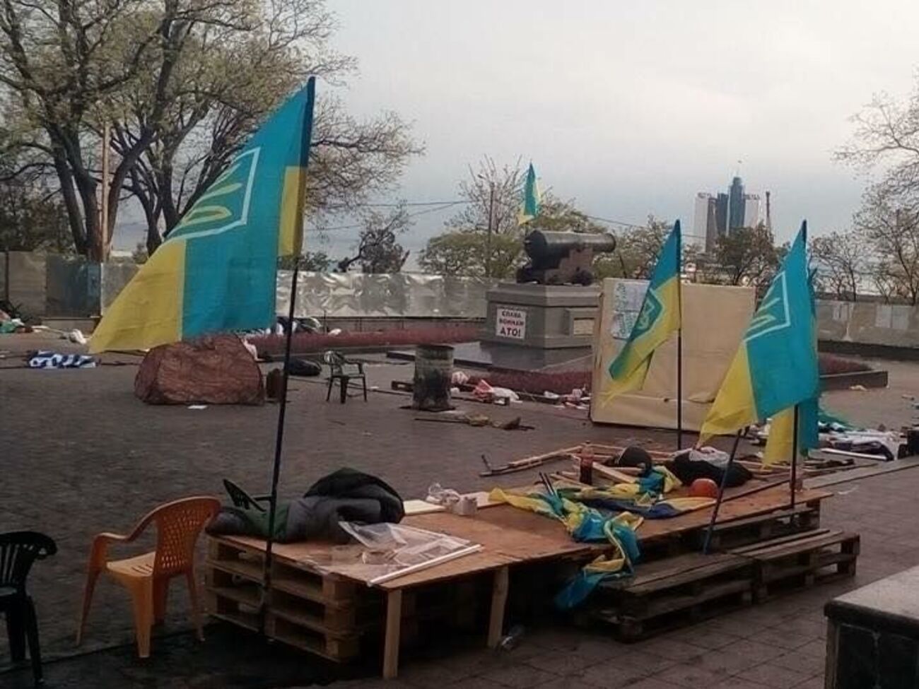 После ночных событий активисты потребовали отставки Труханова
