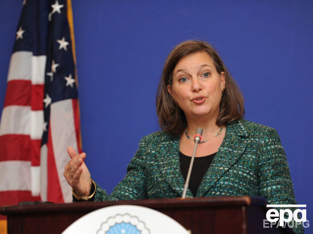 По словам Войцицкой, Нуланд требовала принять изменения в Конституцию и провести выборы на Донбассе