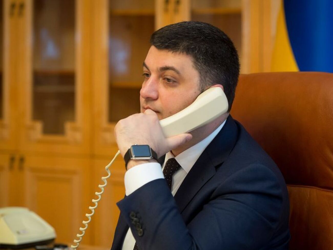 Владимир Гройсман провел разговор с федеральным канцлером Германии Ангелой Меркель