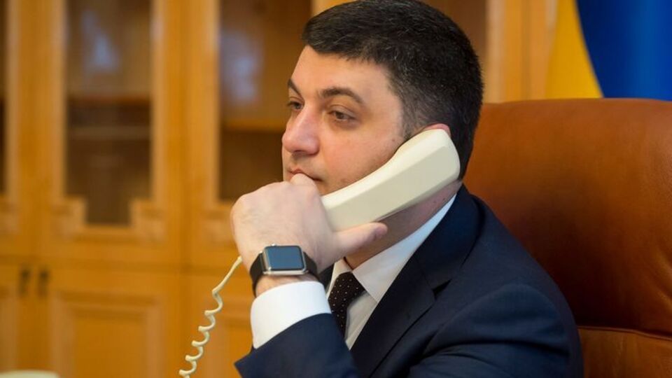 Владимир Гройсман провел разговор с федеральным канцлером Германии Ангелой Меркель