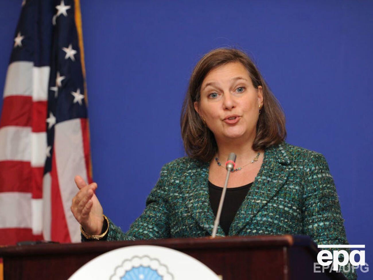 Нуланд провела встречу с Гройсманом