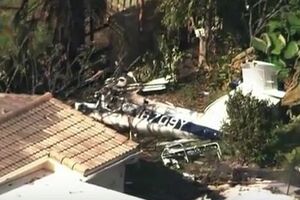 В городе Помпано-Бич самолет врезался в дом