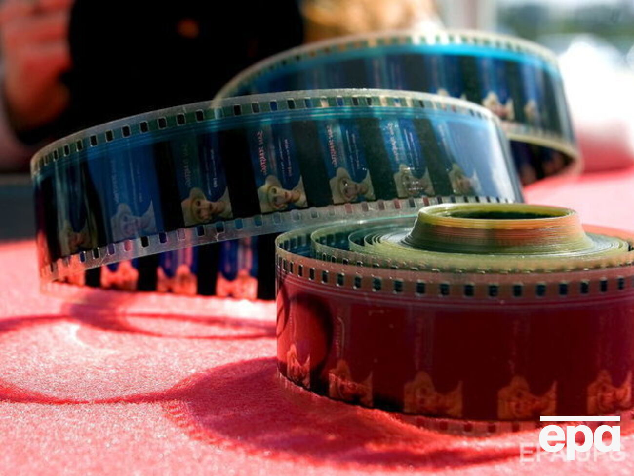 Госкино запретило к показу и отменило прокатные удостоверения ряда российских фильмов и сериалов