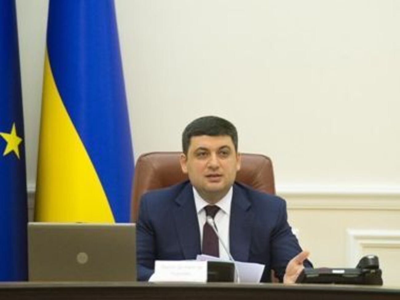 Гройсман:&nbsp;Мы полностью остаемся в программе Международного валютного фонда и будем сотрудничать с ним