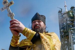 Журналист Бабченко предложил судить за халатность священника, освятившего упавшую ракету