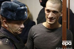 Павленский хочет, чтобы в его защиту выступали проститутки и бездомные