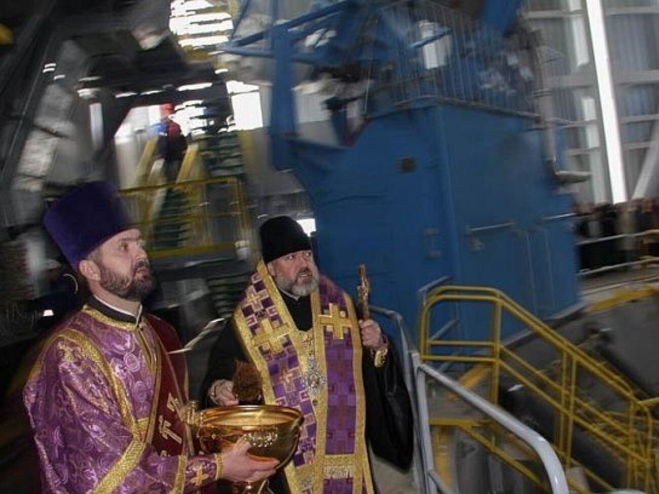 Кураев считает, что ответственность за запуск ракеты несет и епископ Лукиан, который ее освящал