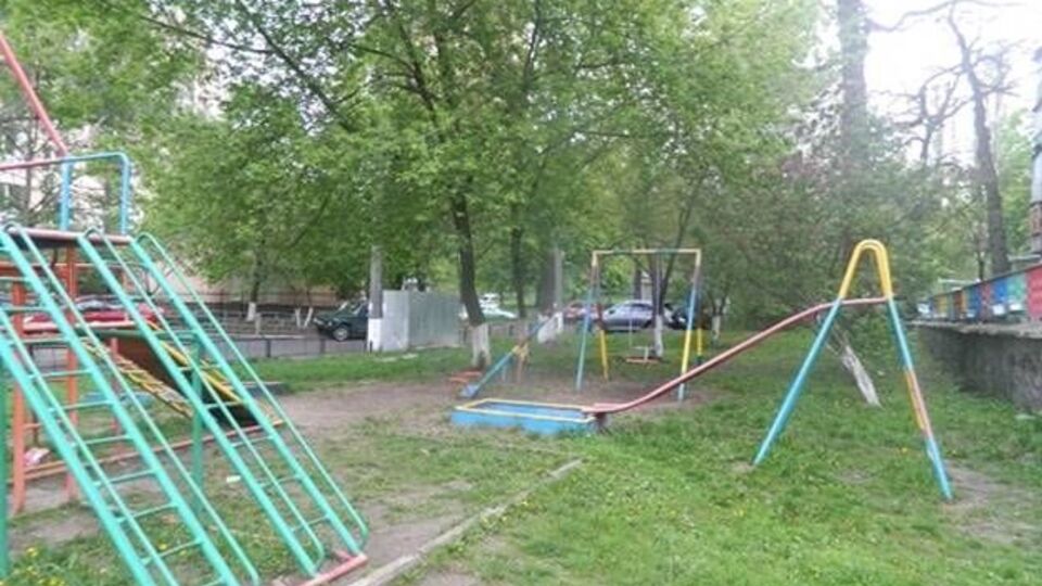 Взрывчатку на детской площадке не нашли