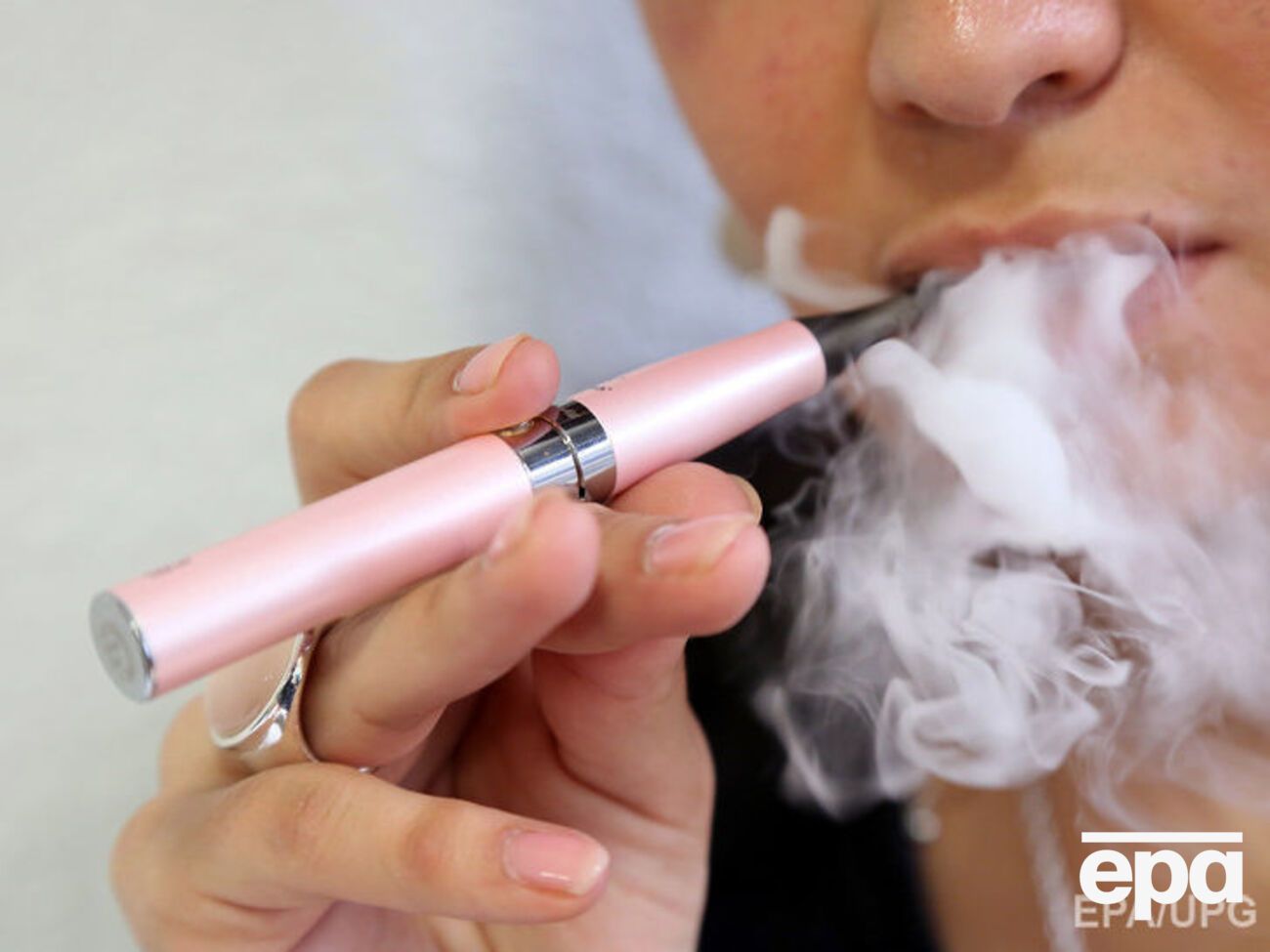 Курильщикам советуют перейти на электронные сигареты