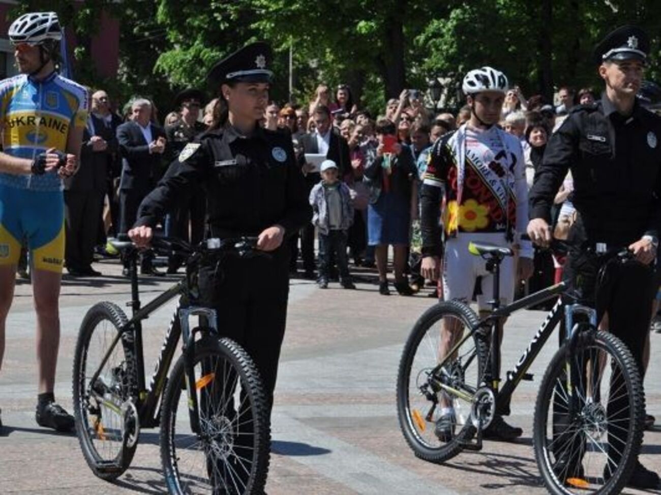 С автомобилями и велосипедами: в Кировограде запустили патрульную полицию. Фоторепортаж