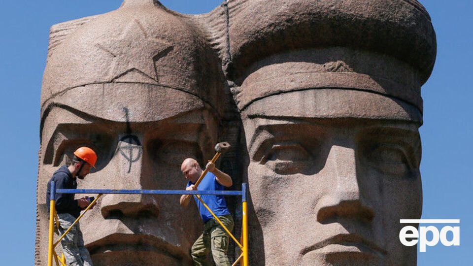 Памятник чекистам выстоял