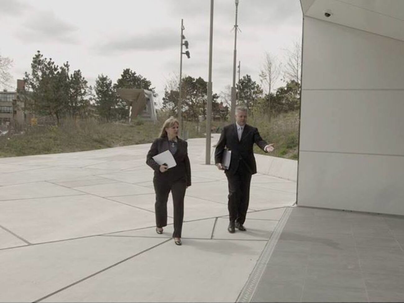 Суду передали доклад и он рассматривается, сообщила депутат Сейма