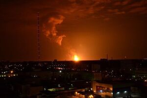 Очевидцы сообщают о пламени в несколько десятков метров и видном издали огненном зареве