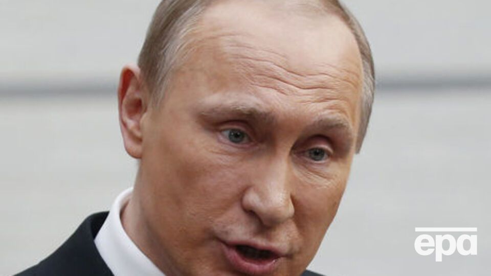Владимир Путин хочет сообщить иностранным участникам форума, что России "пришлось тяжело", но она "выстояла и рано или поздно начнет рост"