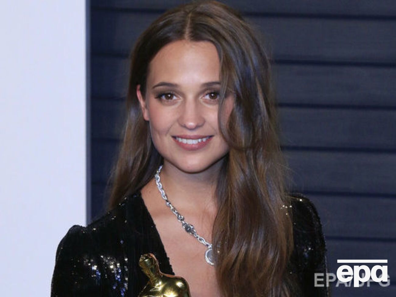 Викандер утверждена на роль Лары Крофт