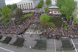 В этом году на неподконтрольных Украине территориях боевики вновь планируют провести военные парады