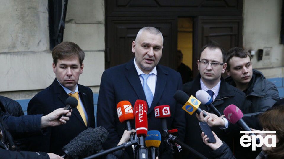 Фейгин (в центре) заявил, что Савченко вернется в Украину не раньше конца мая