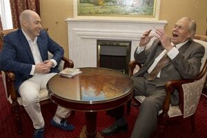 Дмитрий Гнатюк: Сталин мне сказал: "Садыс, пакушай" – и я сел. Пирожочек откусил, а проглотить не могу. От испуга