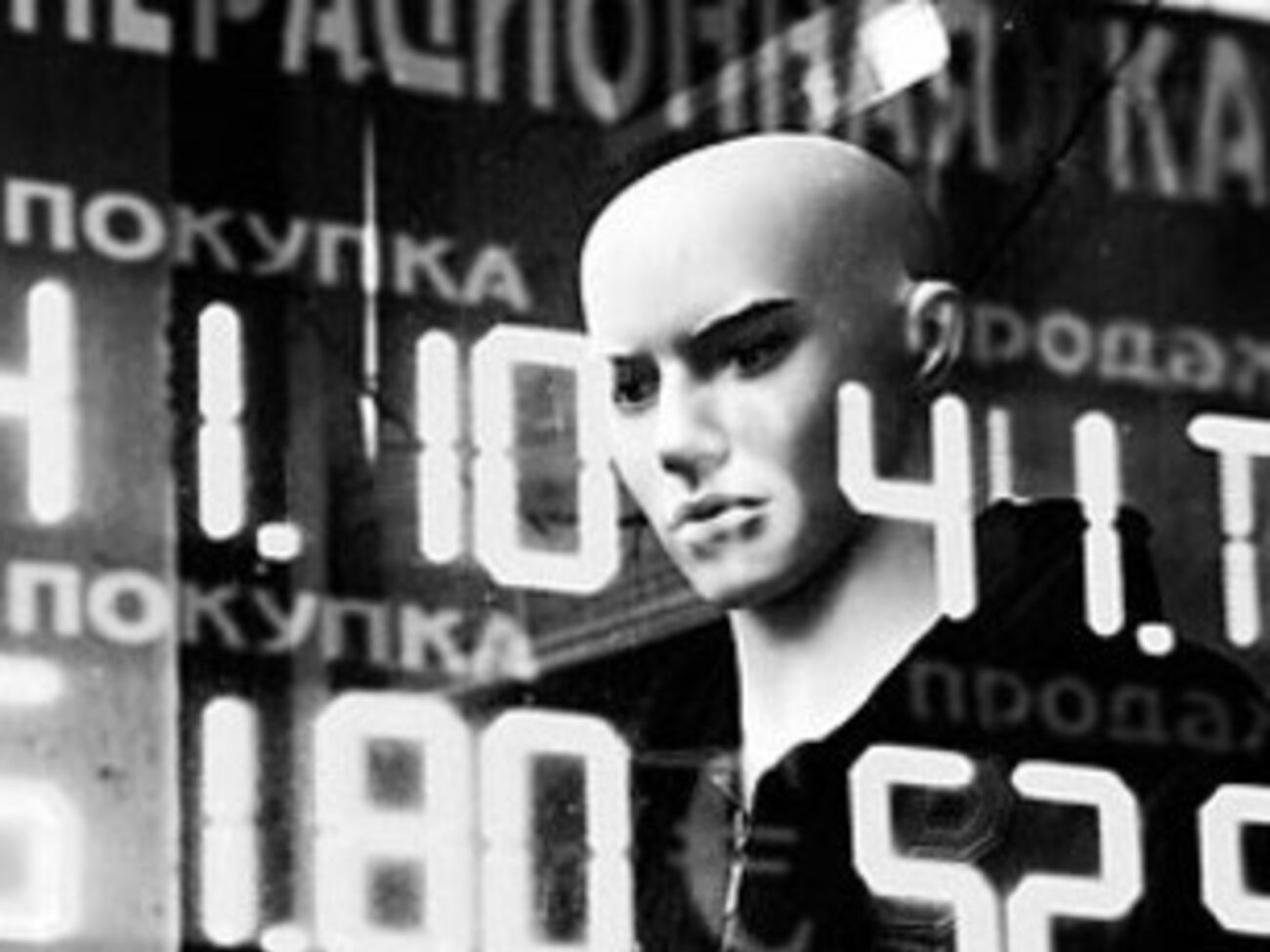 Площадь пожара в здании составляет около 50 м&sup2;, существует угроза распространения огня
