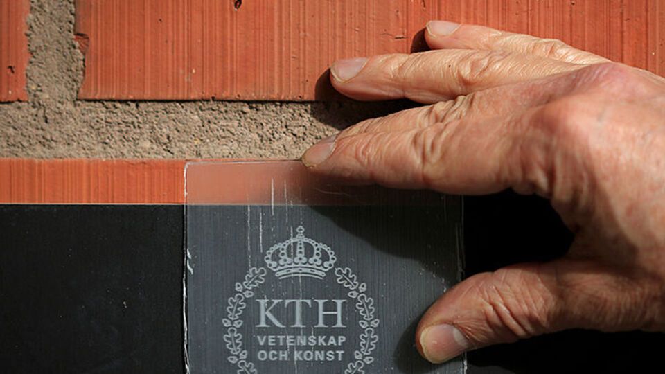 Материал имеет те же свойства, что и дерево: прочность, низкие плотность и теплопроводность