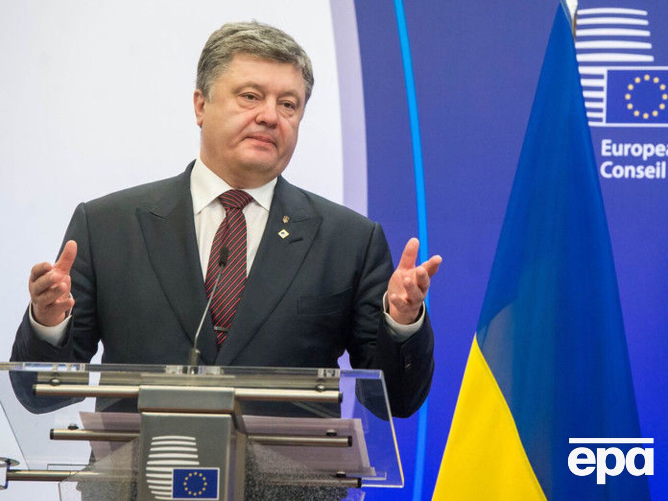 Журналисты "Слідства.Інфо" отметили, что в декларации за 2014 год Порошенко не упомянул о создании компании за рубежом