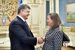 По данным Рахманина, Нуланд в беседе с Порошенко связала возвращение Савченко с принятием закона о выборах на Донбассе