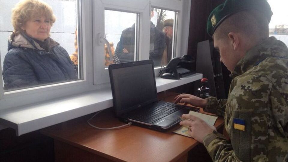 Переход в Станице Луганской вновь открыт