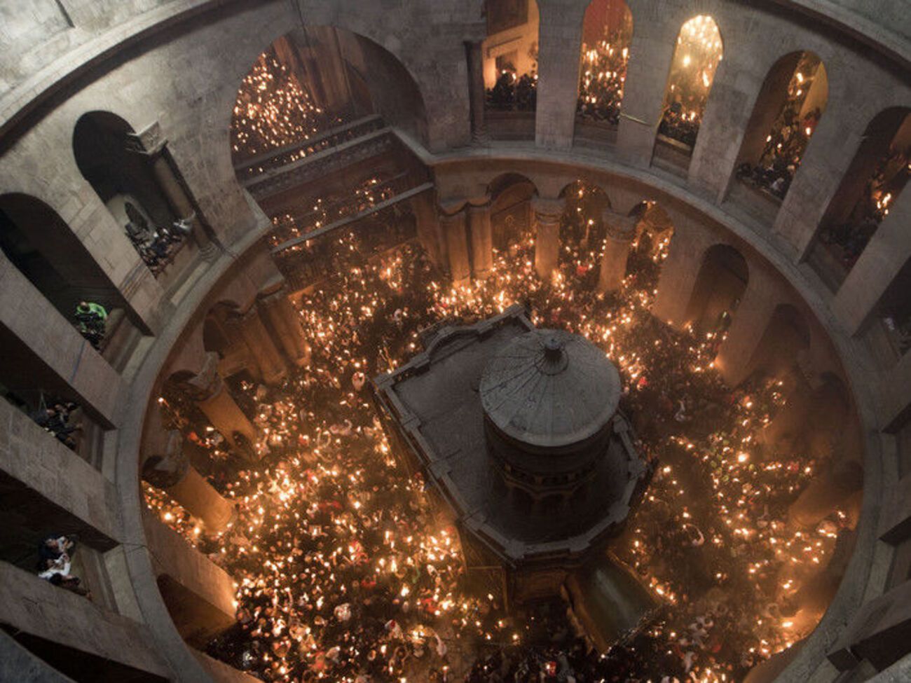 Храм Гроба Господня, возведен в Иерусалиме на месте, где был распят, погребен, а затем воскрес Иисус Христос