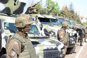 400 нацгвардейцев провели смотр на Куликовом поле в Одессе. Фоторепортаж