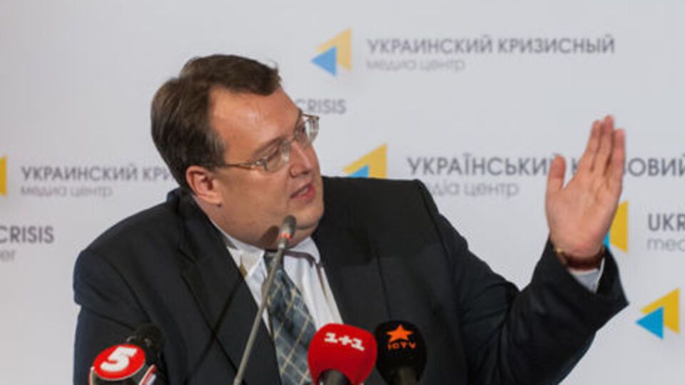Геращенко: Народные депутаты вместе с новым правительством должны принять законы, необходимые для легализации бизнеса